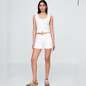 GAP 5" Mid Rise White Girlfriend Shorts Size 32/14 NWT